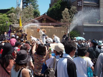 ����������������J